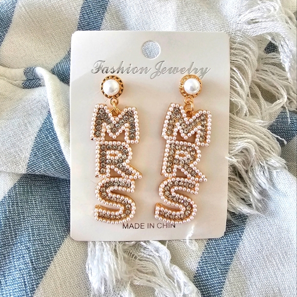 NWT Faux Pear & Rhinestone MRS Earrings - Picture 4 of 5